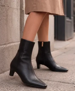 Botines negros con puntera cuadrada BB UP 2714