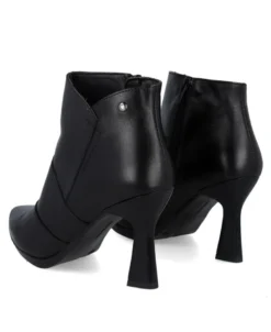 Botines negros de piel Desireé Saga 6